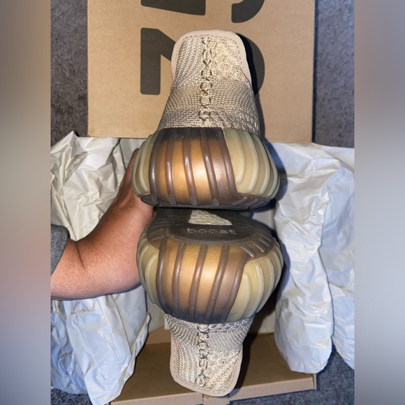 Yeezy - Boost 350 V2 (M 10) - Picture 7 of 12